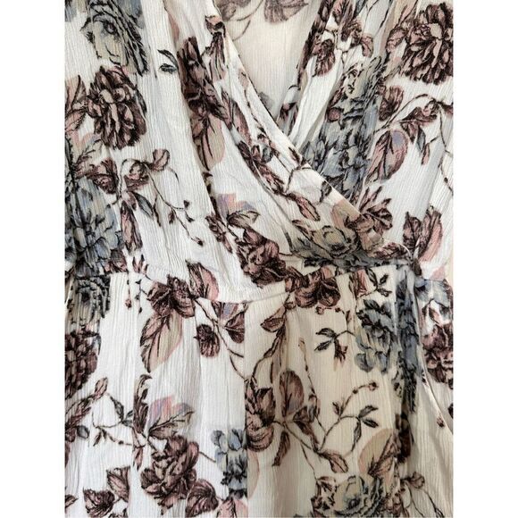 One Clothing White and Floral Print Shorts Romper with Peek-a-Boo Cap Sleeves Si - Picture 4 of 6